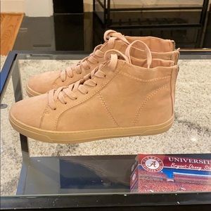 Women’s Sneakers